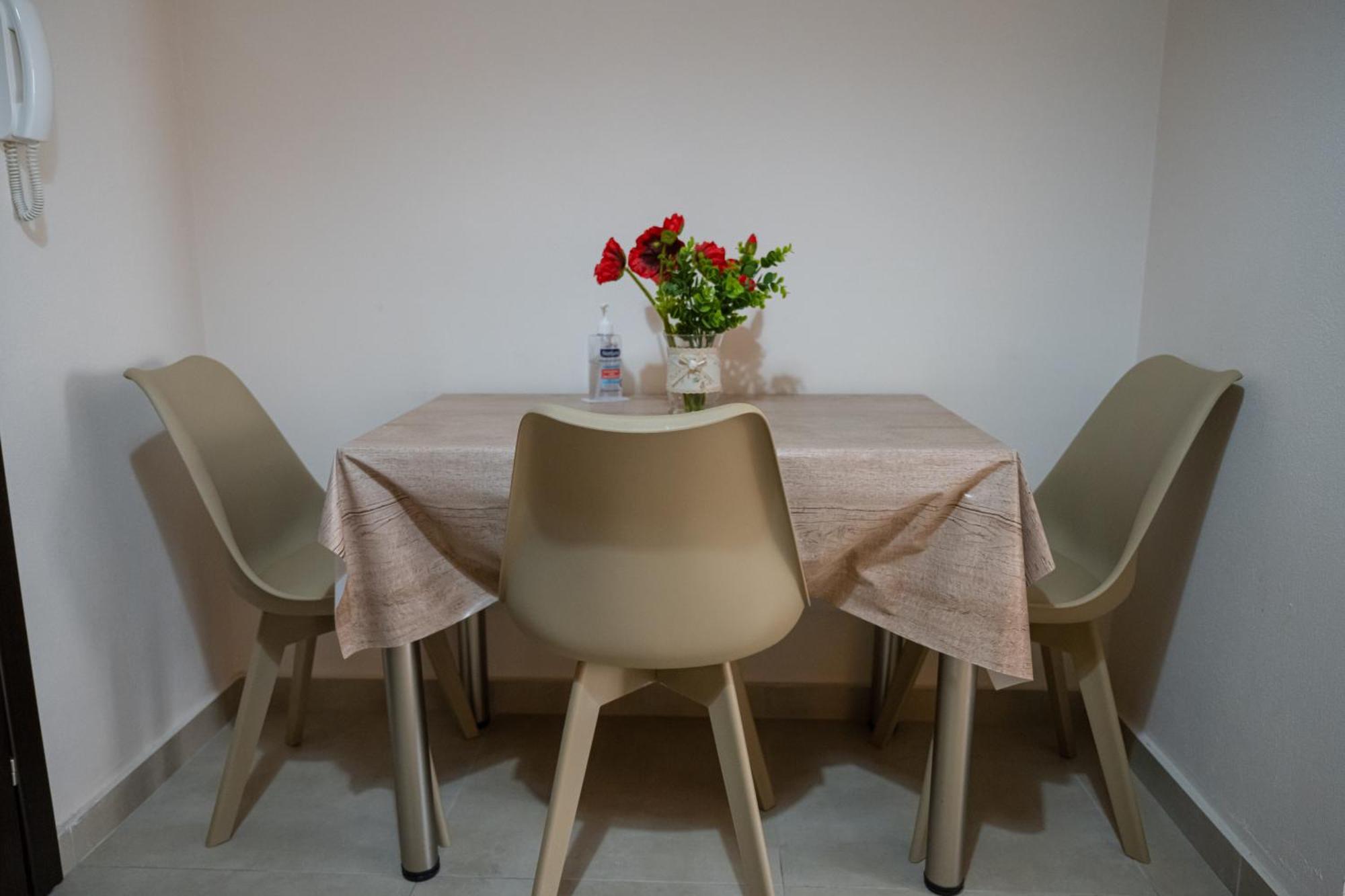 Theo And Irin'S Houses Flogita Luaran gambar